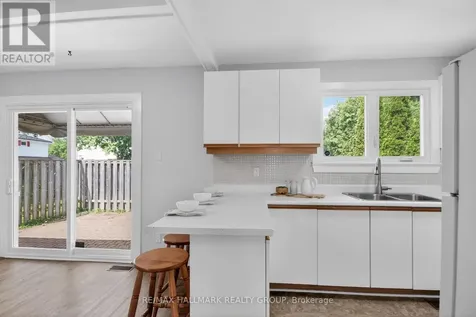 37 Parkwood Crescent Ottawa ON K1B 3J5