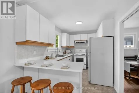 37 Parkwood Crescent Ottawa ON K1B 3J5