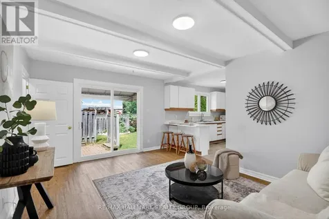 37 Parkwood Crescent Ottawa ON K1B 3J5