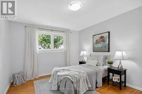 37 Parkwood Crescent Ottawa ON K1B 3J5