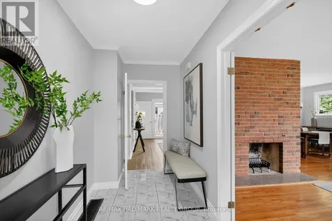37 Parkwood Crescent Ottawa ON K1B 3J5