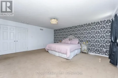 132 Drone Crescent Guelph (willow West/sugarbush/west Acres) ON N1K 0B9