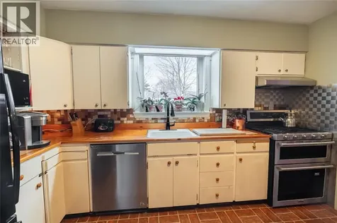 635 Highbury Park Sarnia ON N7V 2K1