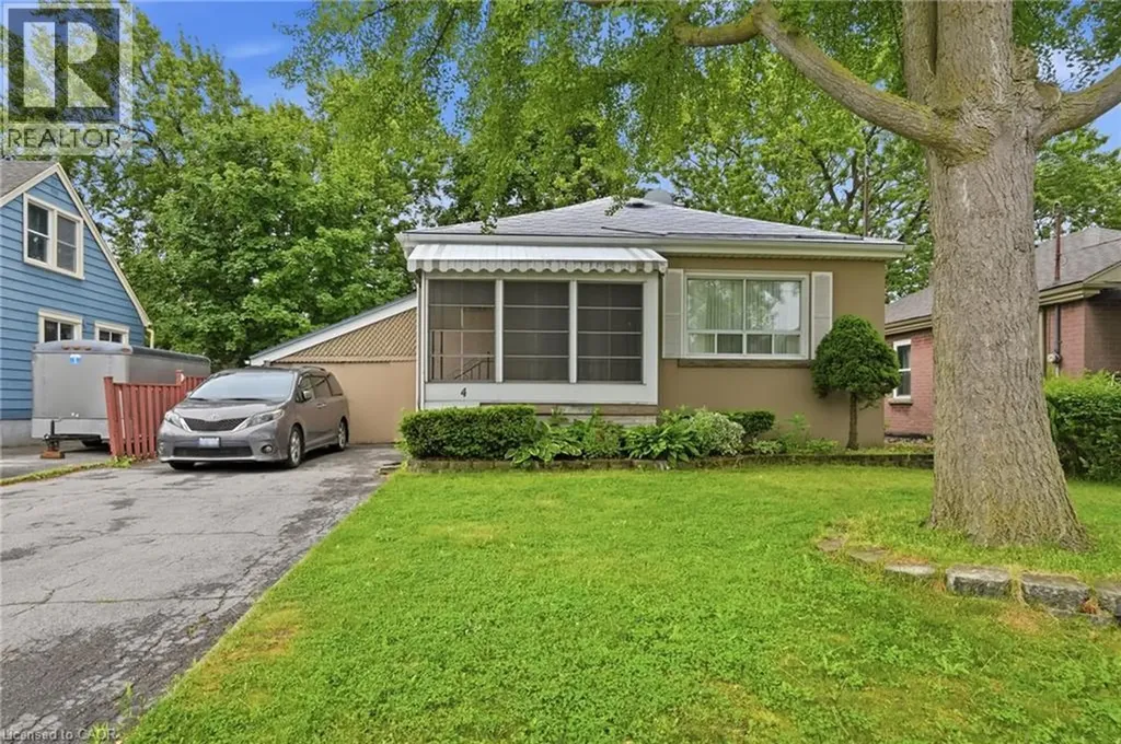 4 Duncombe Drive Hamilton ON L9A 2E8