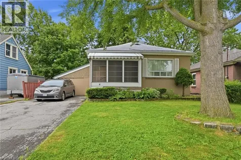 4 Duncombe Drive Hamilton ON L9A 2E8