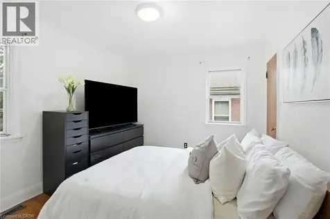 4 Duncombe Drive Hamilton ON L9A 2E8