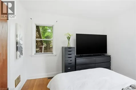 4 Duncombe Drive Hamilton ON L9A 2E8