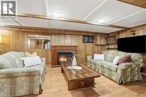 4 Duncombe Drive Hamilton ON L9A 2E8