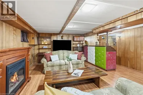 4 Duncombe Drive Hamilton ON L9A 2E8