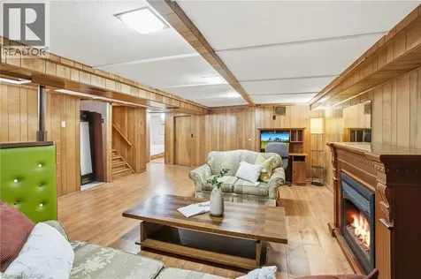 4 Duncombe Drive Hamilton ON L9A 2E8