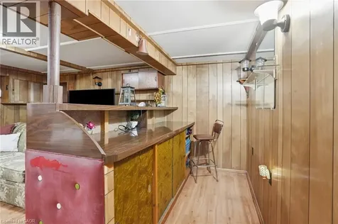 4 Duncombe Drive Hamilton ON L9A 2E8