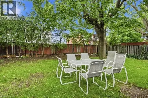 4 Duncombe Drive Hamilton ON L9A 2E8