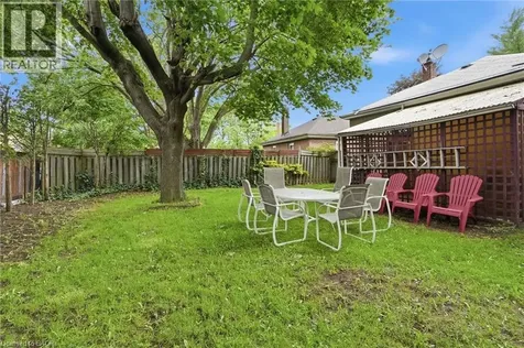 4 Duncombe Drive Hamilton ON L9A 2E8