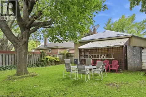 4 Duncombe Drive Hamilton ON L9A 2E8