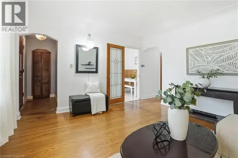 4 Duncombe Drive Hamilton ON L9A 2E8