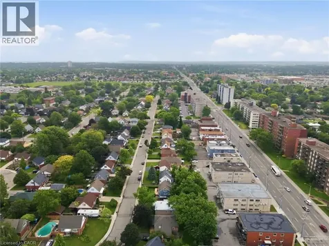 4 Duncombe Drive Hamilton ON L9A 2E8