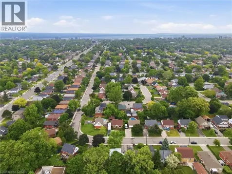 4 Duncombe Drive Hamilton ON L9A 2E8