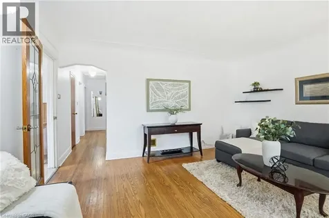 4 Duncombe Drive Hamilton ON L9A 2E8