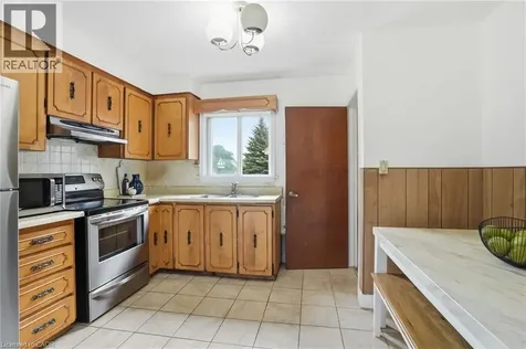4 Duncombe Drive Hamilton ON L9A 2E8