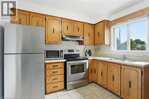 4 Duncombe Drive Hamilton ON L9A 2E8
