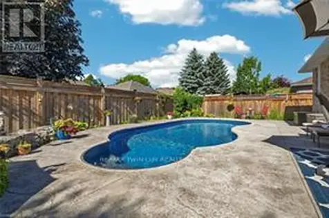 62 Varley Crescent Brantford ON N3R 7Z7