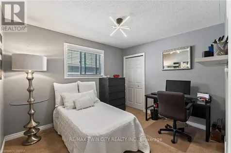 62 Varley Crescent Brantford ON N3R 7Z7