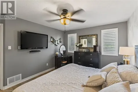 62 Varley Crescent Brantford ON N3R 7Z7