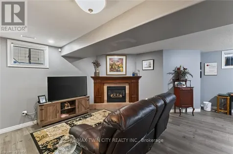62 Varley Crescent Brantford ON N3R 7Z7