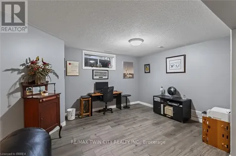 62 Varley Crescent Brantford ON N3R 7Z7