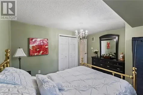 62 Varley Crescent Brantford ON N3R 7Z7