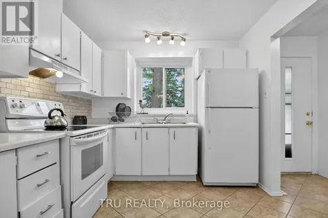 16-164 Barrow Crescent Ottawa ON K2L 2J1