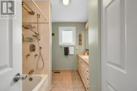 1546 Meadowfield Place Ottawa ON K1C 5V9