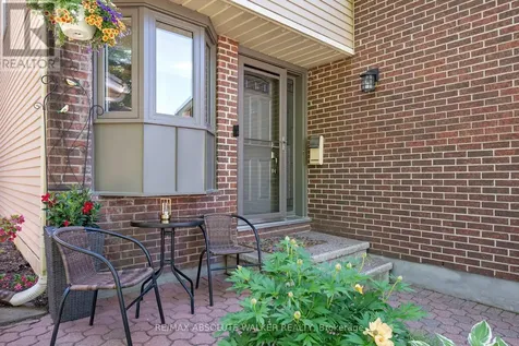 1546 Meadowfield Place Ottawa ON K1C 5V9