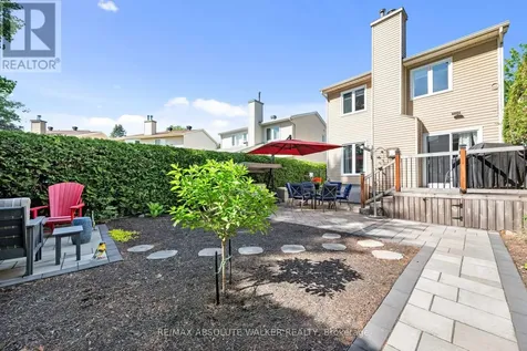 1546 Meadowfield Place Ottawa ON K1C 5V9