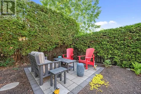 1546 Meadowfield Place Ottawa ON K1C 5V9