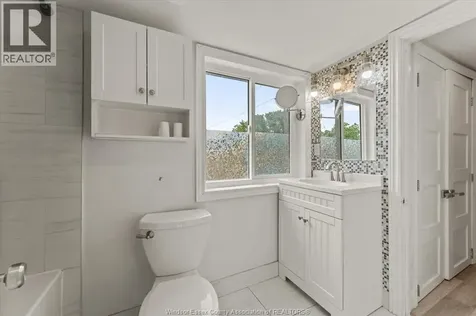 972 Wellington Avenue Windsor ON N9A 5J8