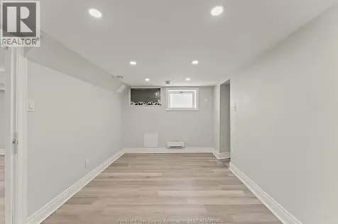 972 Wellington Avenue Windsor ON N9A 5J8