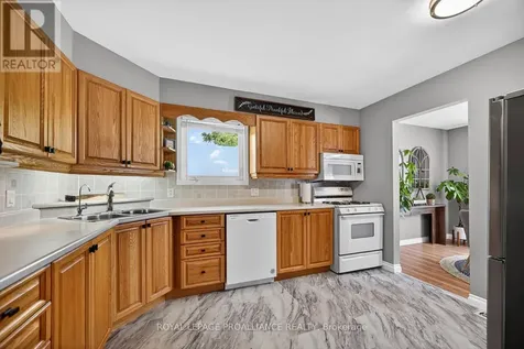 57 Cambridge Crescent Brockville ON K6V 6L7