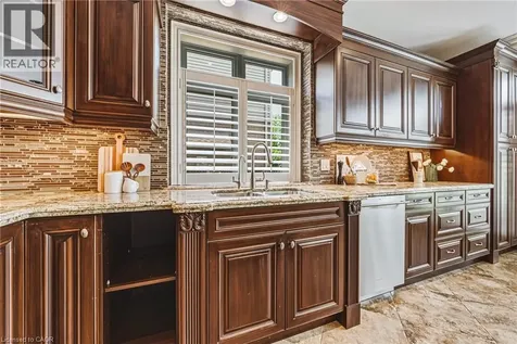 1047 St Matthew's Avenue Burlington ON L7T 2J3