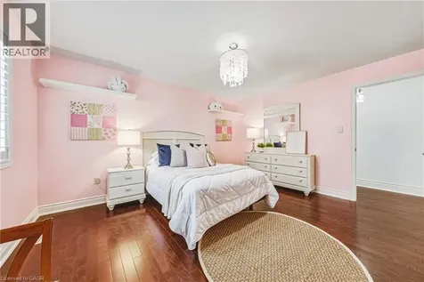 1047 St Matthew's Avenue Burlington ON L7T 2J3