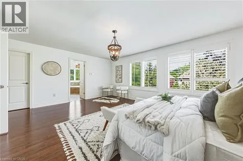1047 St Matthew's Avenue Burlington ON L7T 2J3