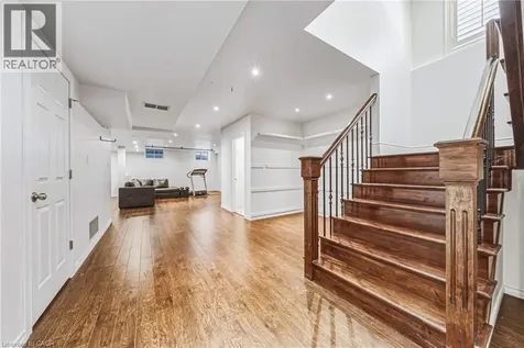 1047 St Matthew's Avenue Burlington ON L7T 2J3