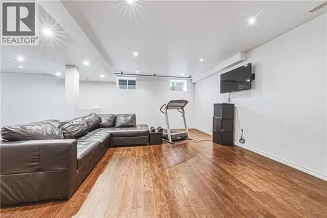 1047 St Matthew's Avenue Burlington ON L7T 2J3