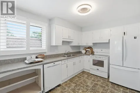 30 Courtice Crescent Collingwood ON L9Y 4G1