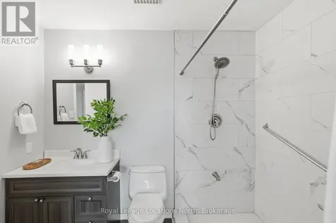 30 Courtice Crescent Collingwood ON L9Y 4G1