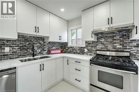 7 Putney Road Toronto ON M8W 2K6