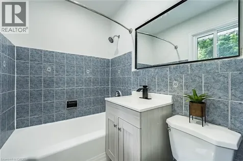 7 Putney Road Toronto ON M8W 2K6