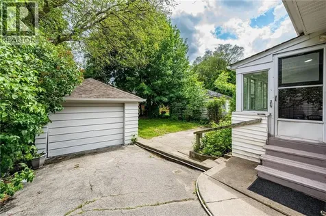 7 Putney Road Toronto ON M8W 2K6