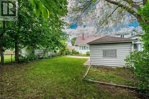 7 Putney Road Toronto ON M8W 2K6
