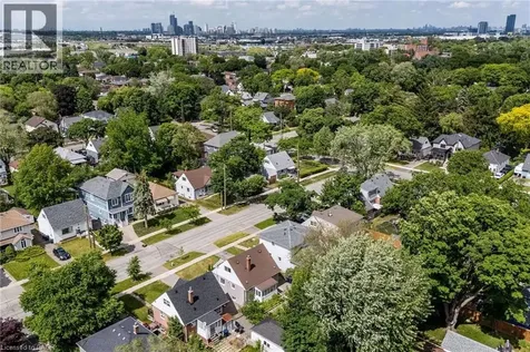 7 Putney Road Toronto ON M8W 2K6
